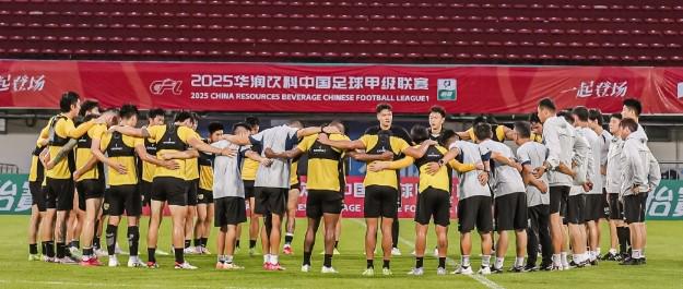 CBA球队教练团队参与足球战术改造计划